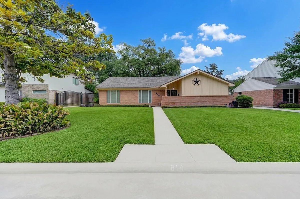 Building Photo - 614 Bendwood Dr