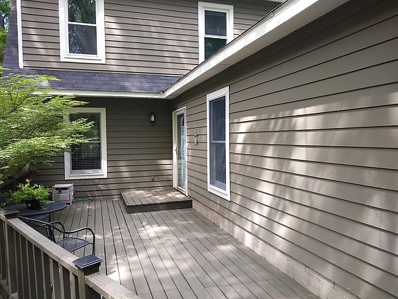 Front deck and entry way