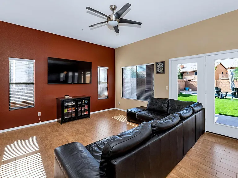 11155 E Laurel Ln — Photo 3