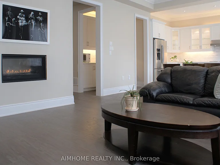 39 Scrivener Dr — Photo 10