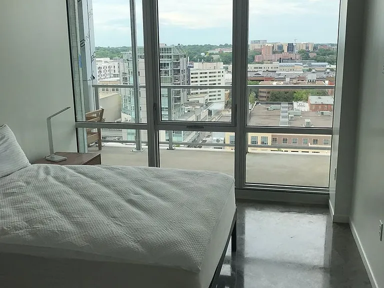 404 E College St #1406 — Photo 9