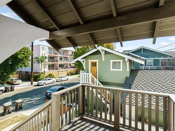 3rd image of 207 Loma Ave