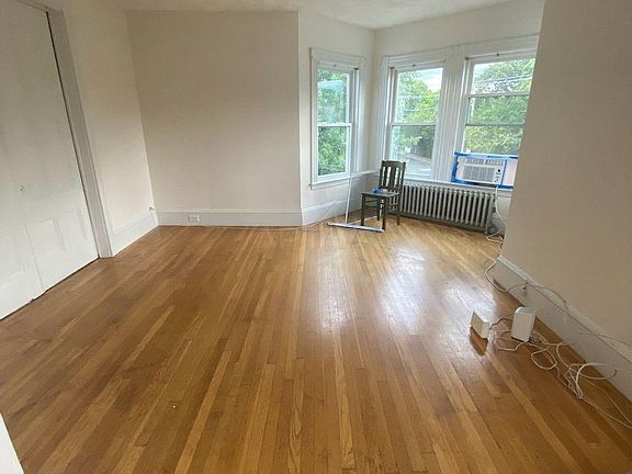 5th image of 154 Washington St #111