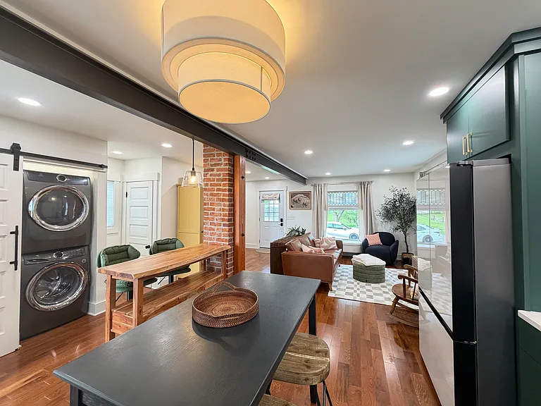 57 Caswell St — Photo 4