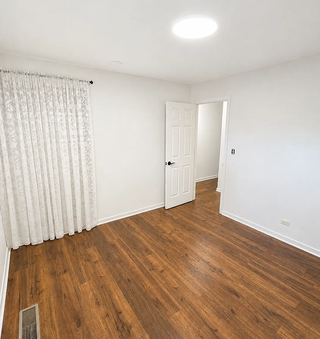 3 bed, 1821 sqft, $3,700 — Photo 3