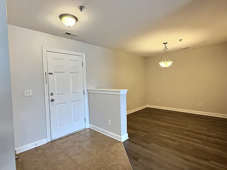 144 N Hines St — Photo 7