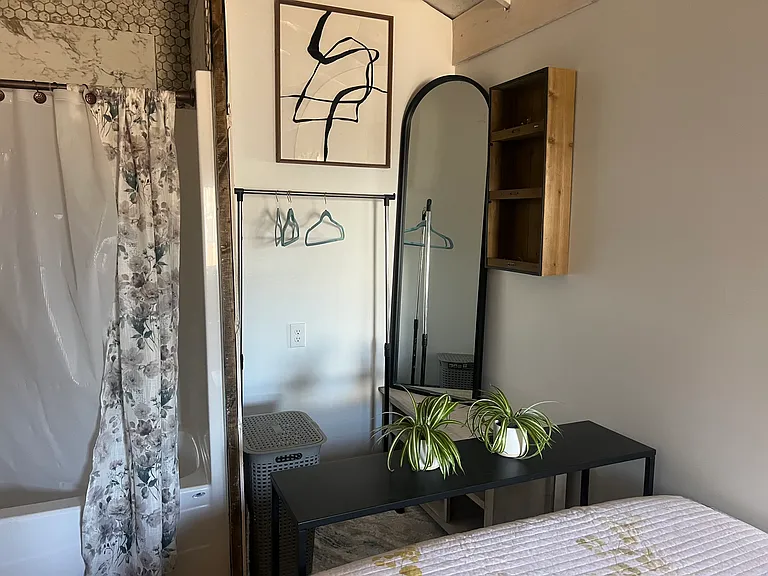 1039 Montrose Dr — Photo 9