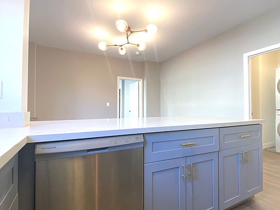 2nd image of 2280 Pine St #103