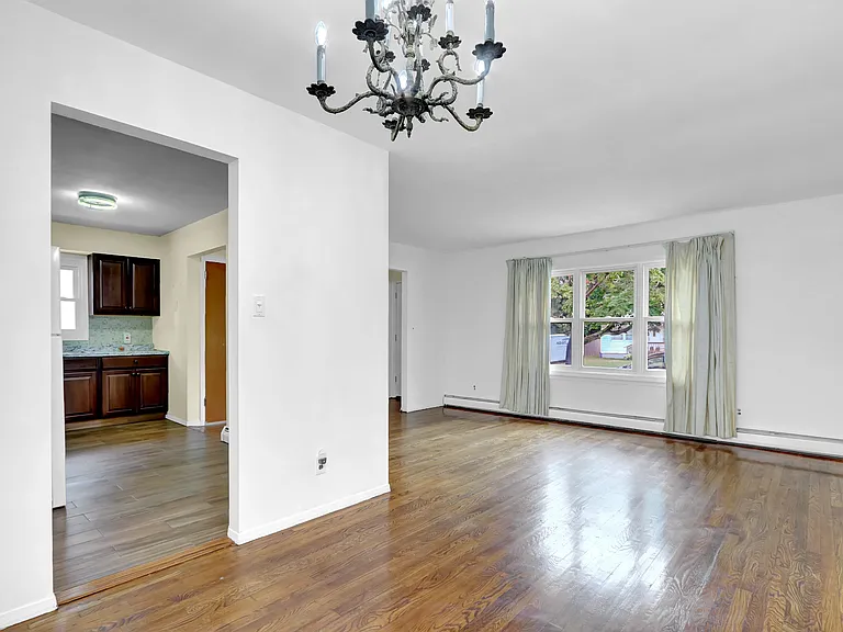 181 W 3rd St — Photo 10