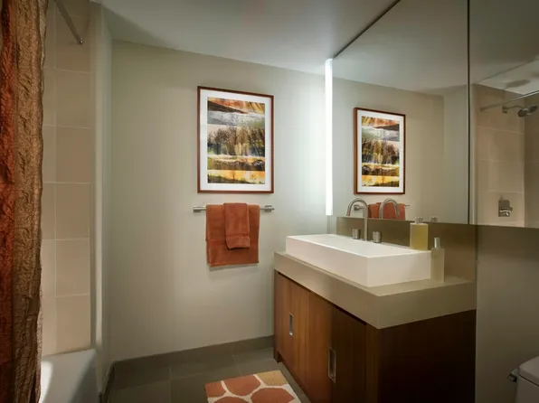450 West 17th Street image 1 of 20