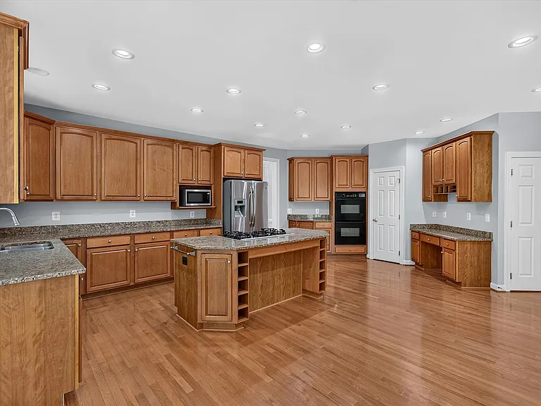 25670 S Village Dr — Photo 10