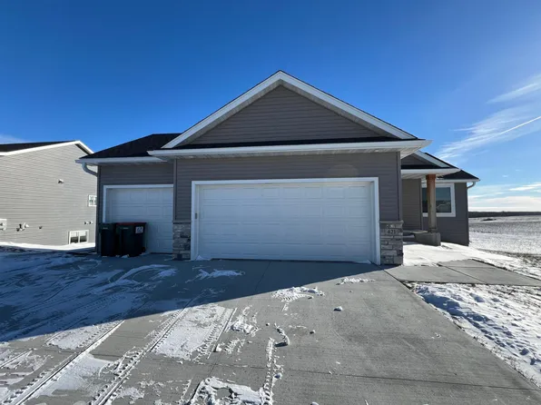421 Keystone Dr NE, Pine Island, MN 55963
