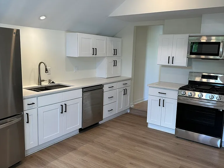 152 Winifred St W #2 — Photo 4