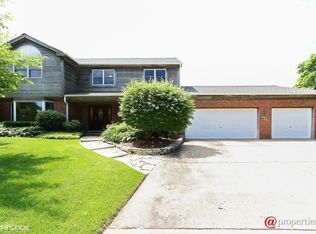 850 Wedgewood Ct, Buffalo Grove, IL 60089