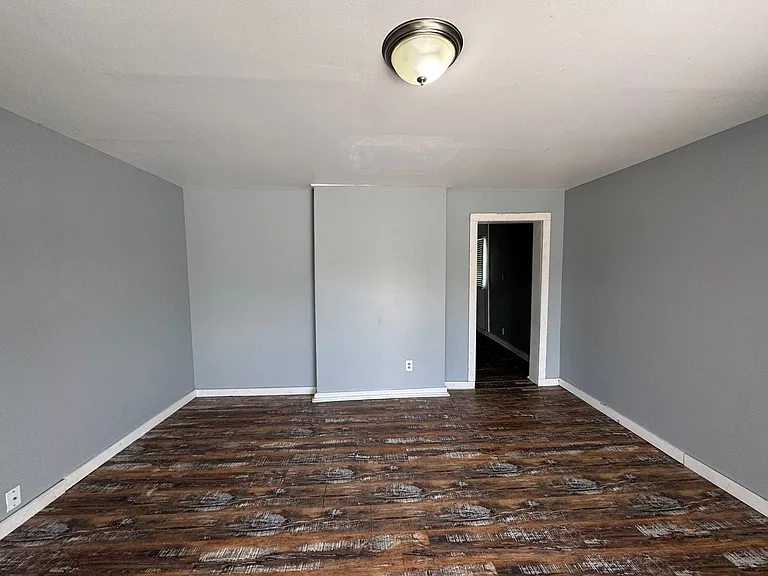 1010 Bates St — Photo 3