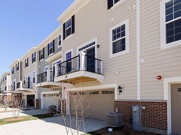 3rd image of 19 Margaret Dr