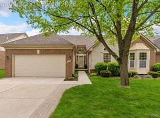 1169 Churchill Cir, Rochester, MI 48307