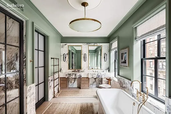 Sold by Sotheby's International Realty | media 17