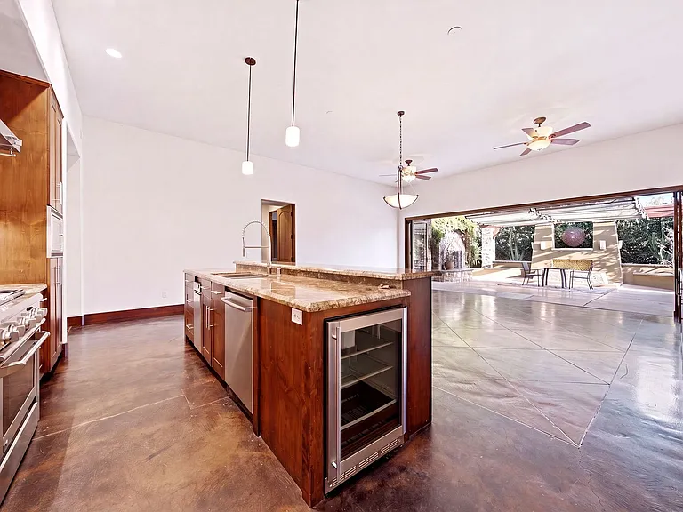 825 Gonzales St — Photo 8