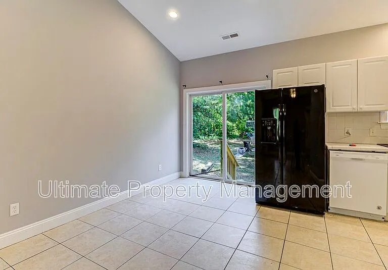 220-1 Rose Ave — Photo 5