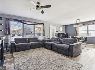 8 Brookview Ave, Pasadena, MD 21122