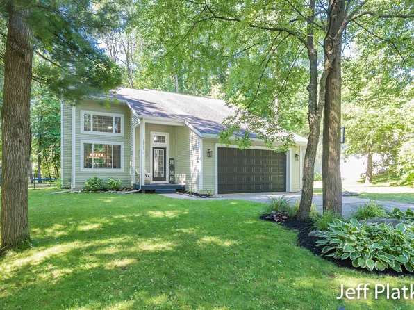 10765 Timberline Dr, Greenville, MI 48838