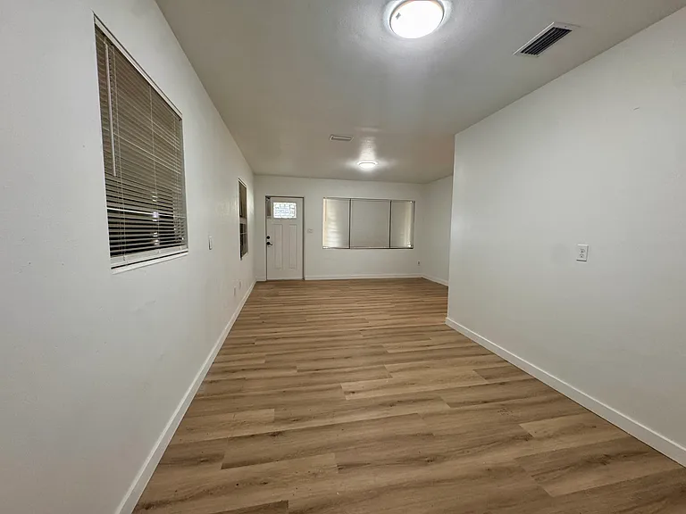 14 N Fiske Blvd — Photo 5