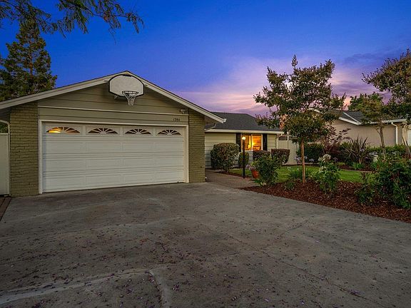 2nd image of 1384 Hoffman Ln