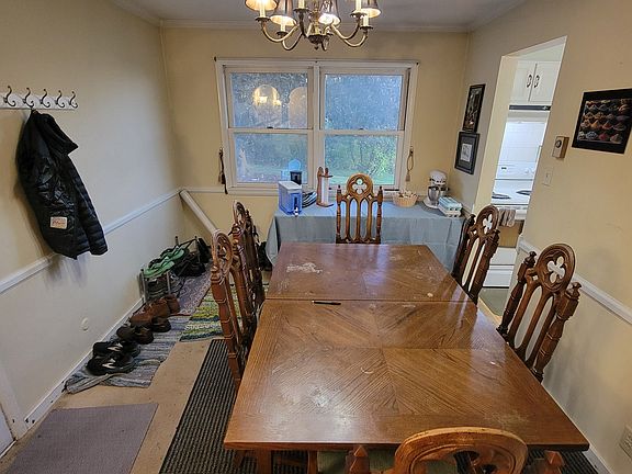 Shared Dining Room / Entrance