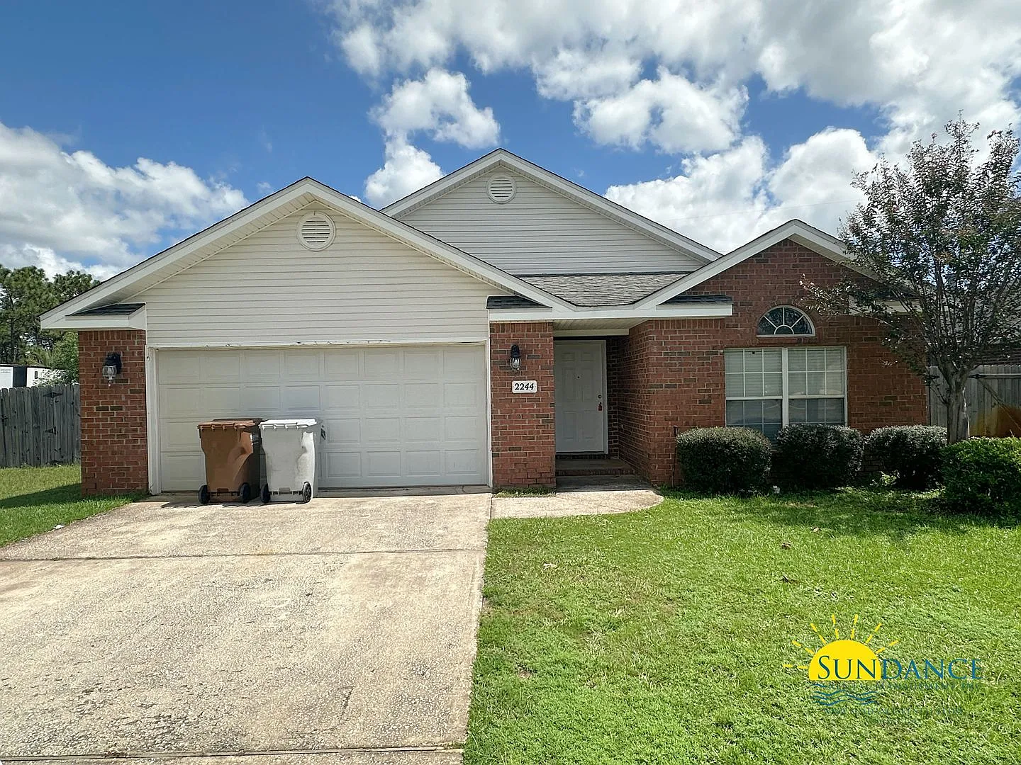 Charming 3-Bedroom + BONUS room in central Navarre! — Photo 1
