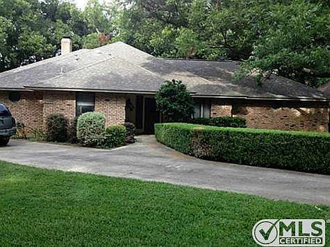 2nd image of 3203 Hyde Park Ct