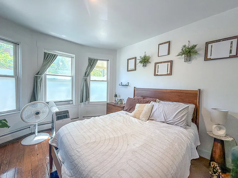246 Nicoll St #1R — Photo 7