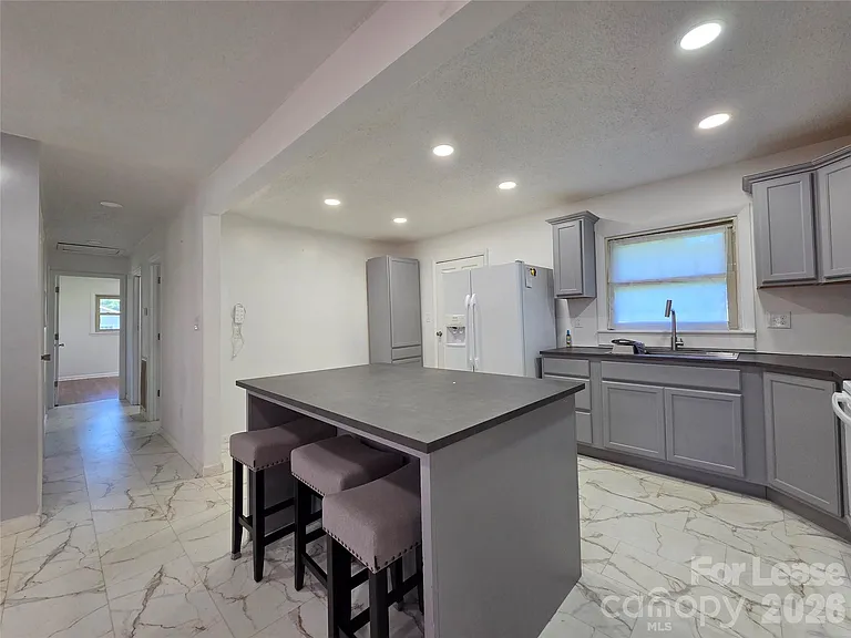 117 Oakview Dr — Photo 4