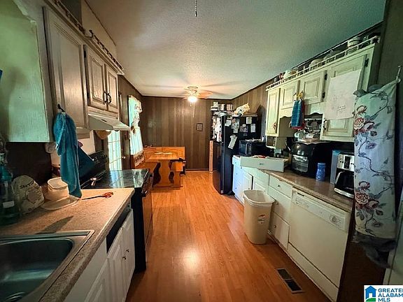 5th image of 521 Dean St