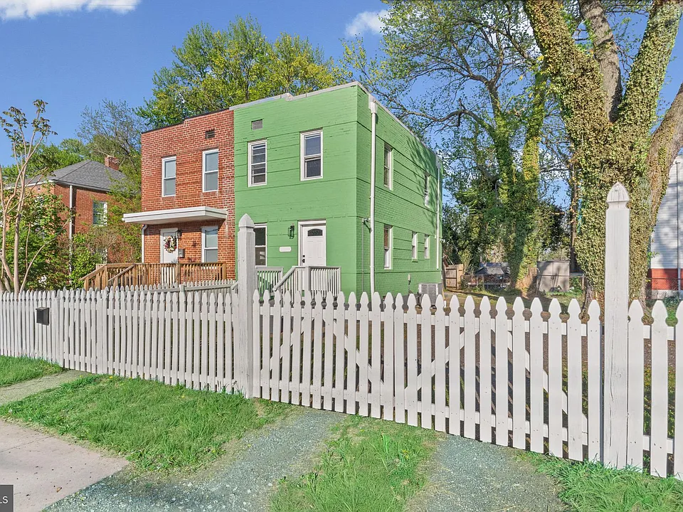 1019 President St