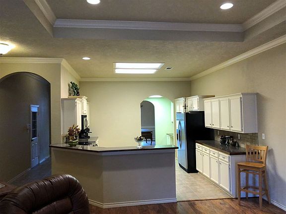 5th image of 405 Harbor Oaks Dr