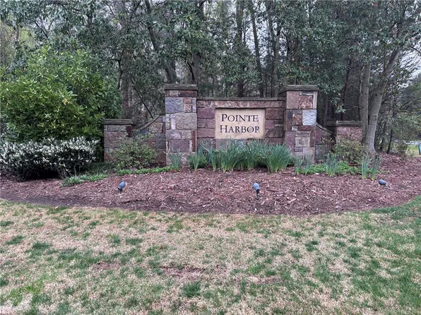 200 Eastlake Ct, Seneca, SC 29672