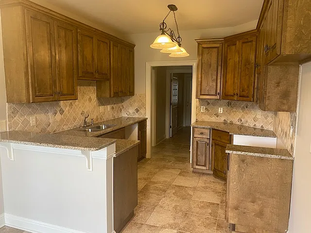 520 Stonegate Trl — Photo 5