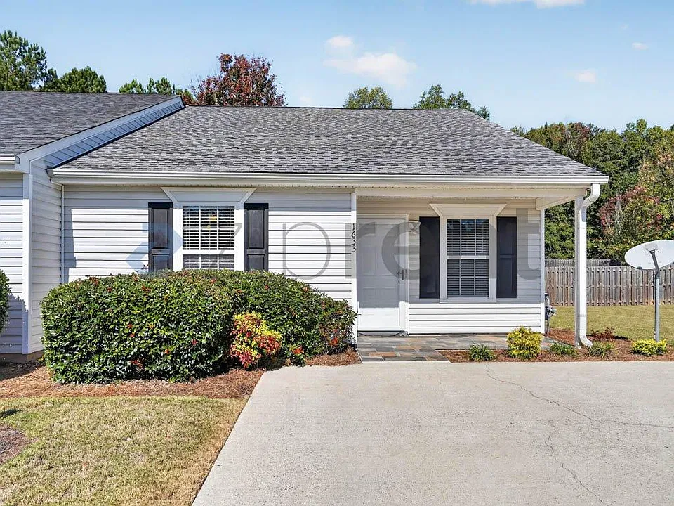 1633 Summerwoods Cir