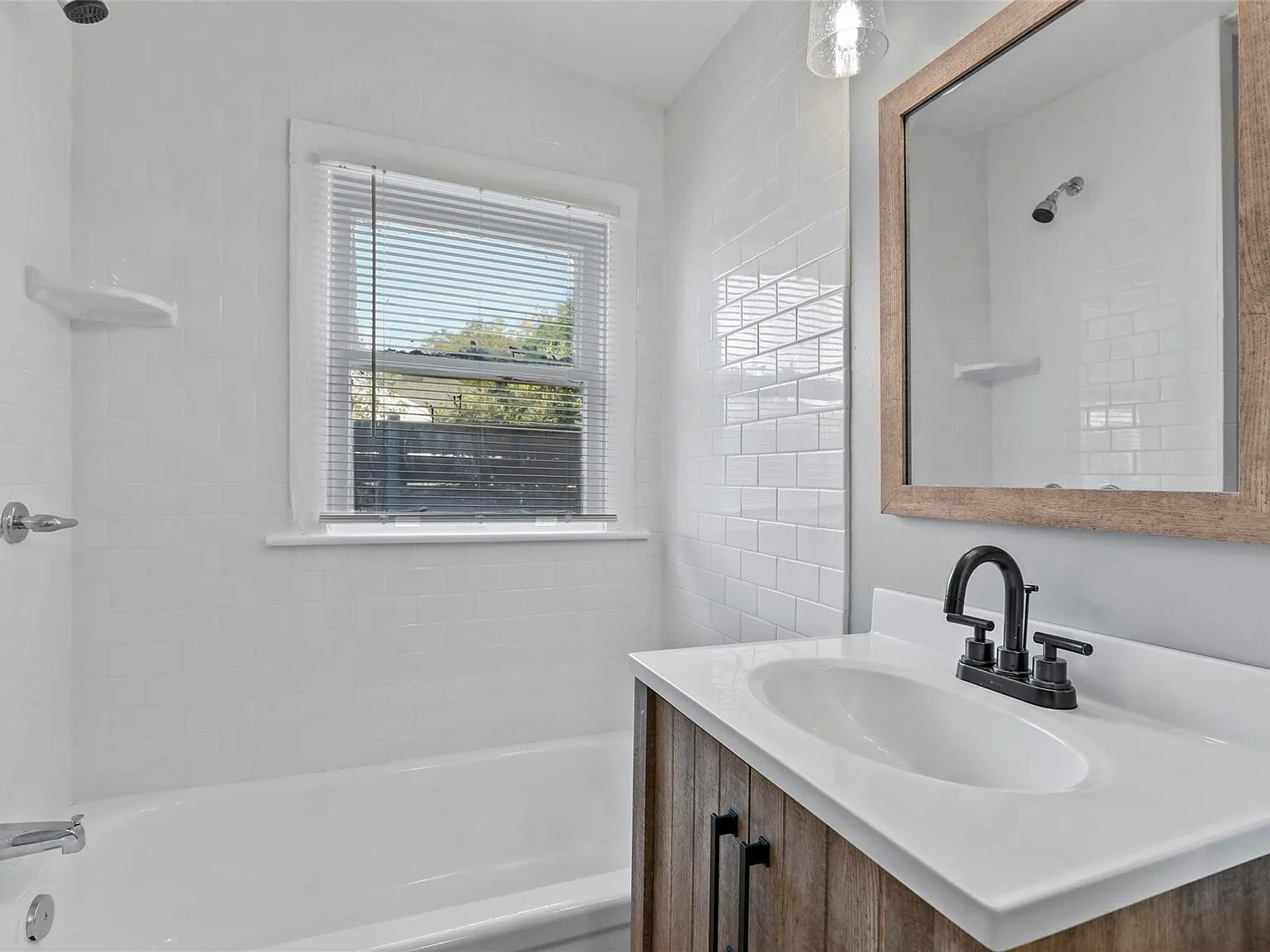 2 bed, 982 sqft, $1,495 — Photo 2
