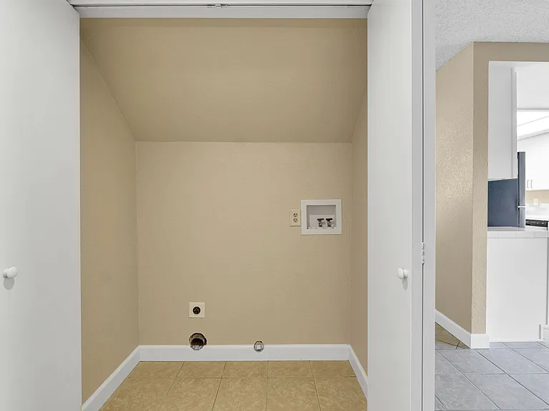 6733 N Warren Ave — Photo 20