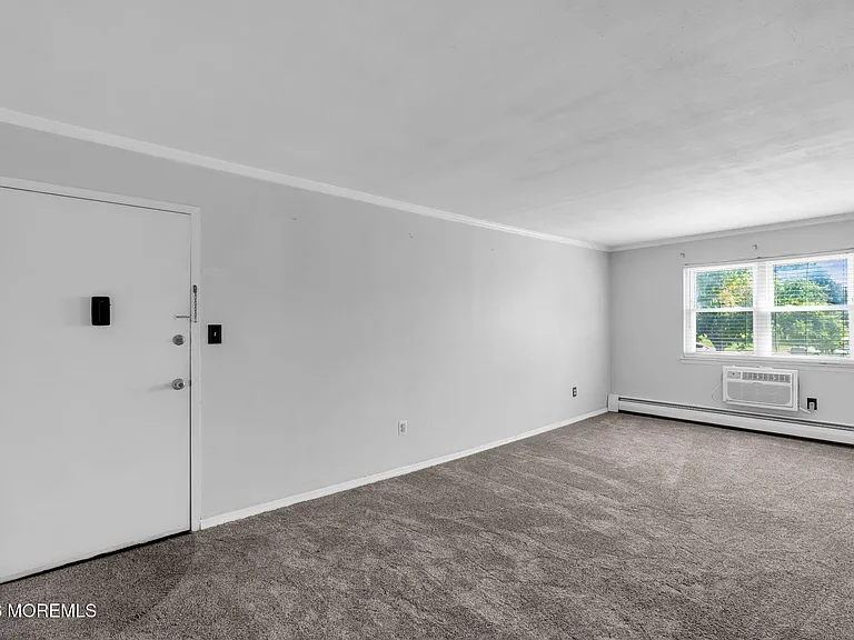 60 Manchester Ct #A — Photo 3