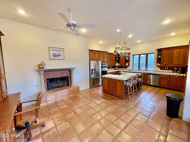 39002 N School House Rd — Photo 10