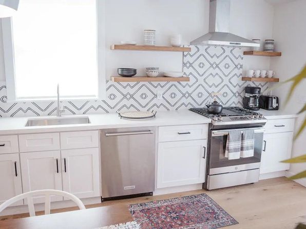 703 De La Vina St #C