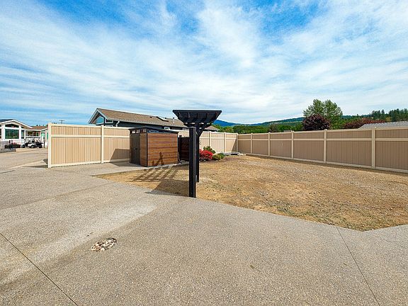 4th image of 415 Commonwealth Rd #321