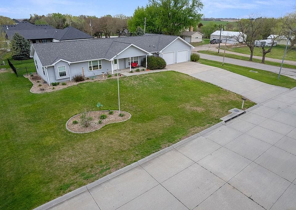 1st image of 710 Pawnee St