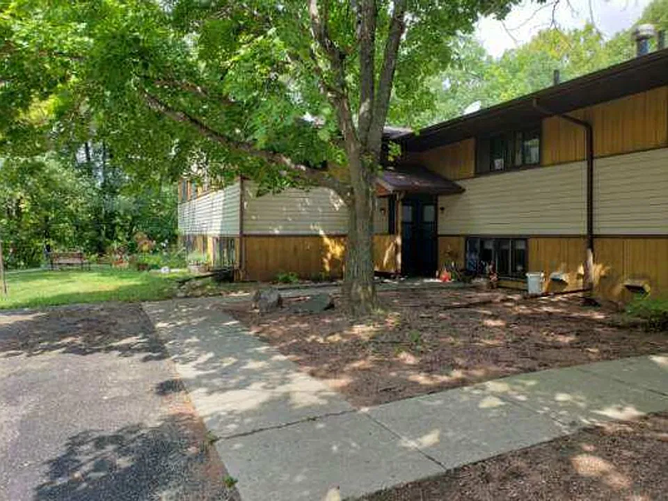 4722 W Graham Dr