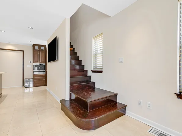 83-18 58th Avenue image 12 of 43