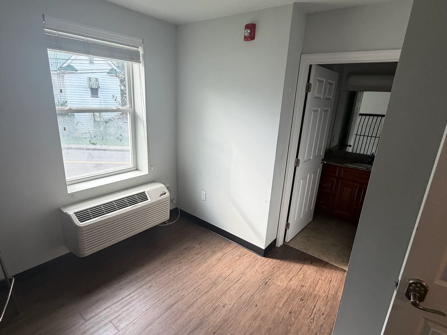 3 bed, 800 sqft, $1,200 — Photo 3