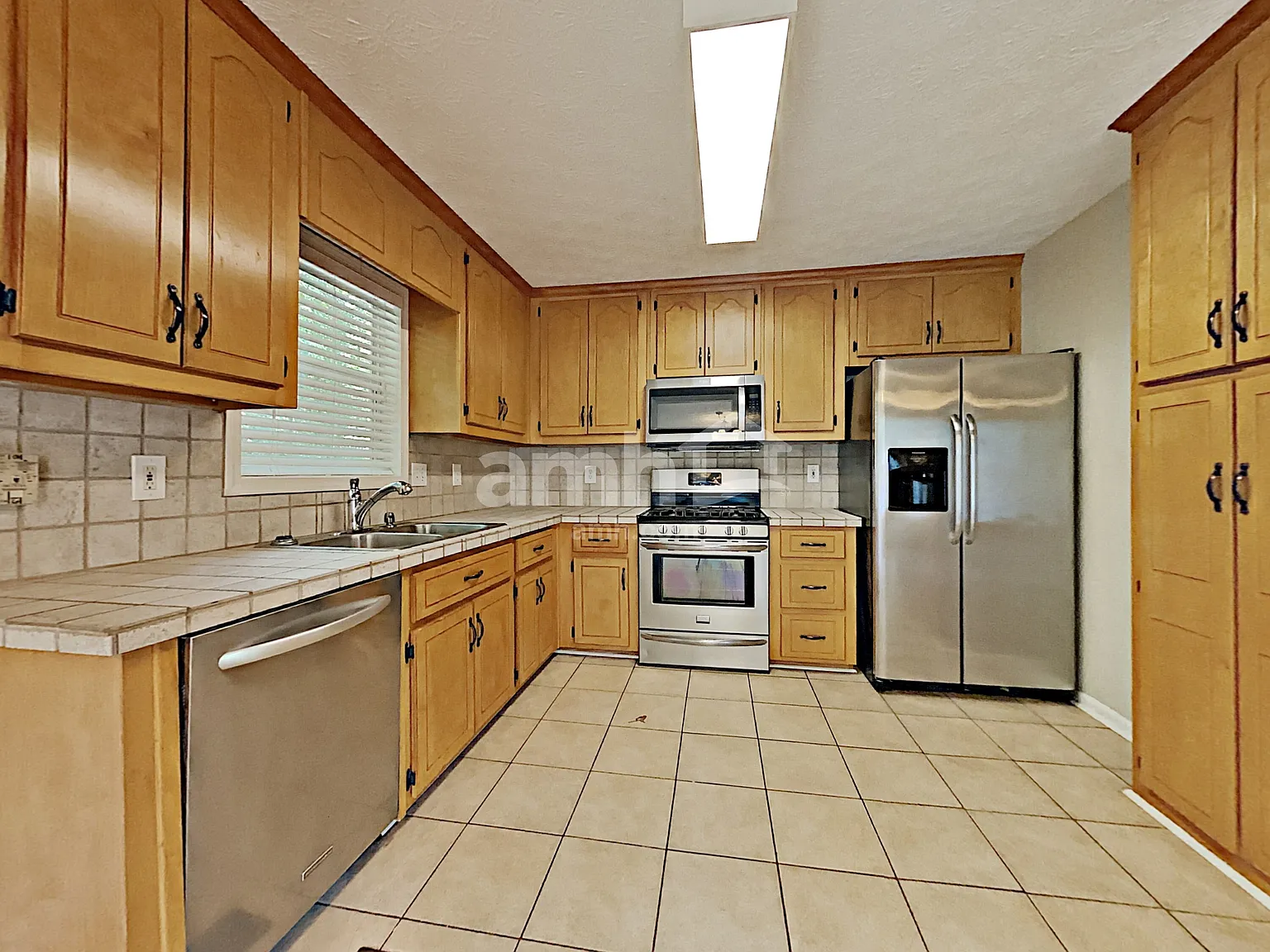 4 bed, 2.0 bath, 1956 sqft, $2,325 — Photo 3